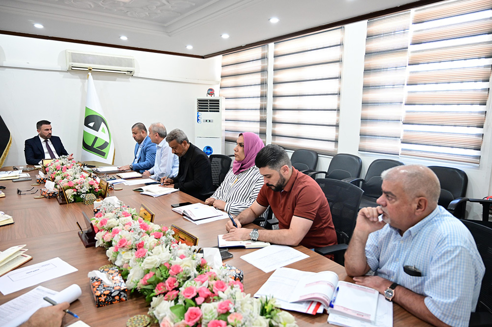 Meeting of the General Manager with the Assistant and the heads of departments in the company