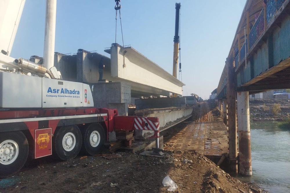 The main concrete Al-Khader Bridge project in Al-Muthanna Governorate