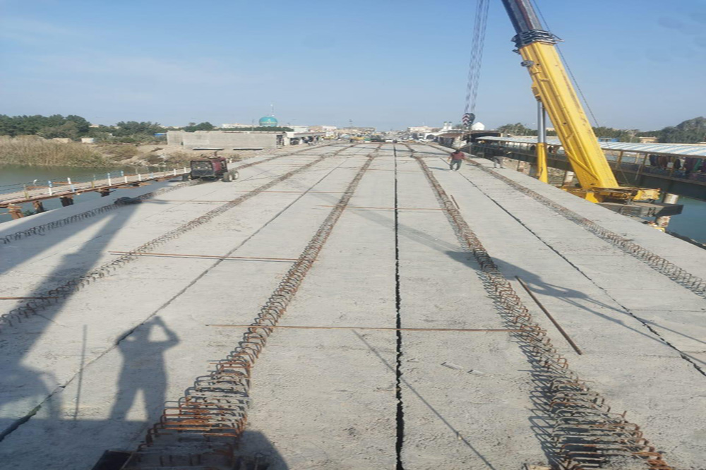 The main concrete Al-Khader Bridge project in Al-Muthanna Governorate