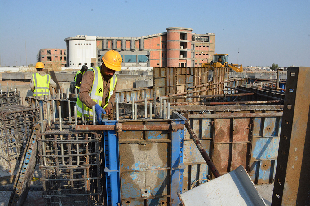 The Director General Concludes His Field Tour Of Four Governorates By visiting The Authority Building Project In The Oil Complex In Dhi Qar Governorate