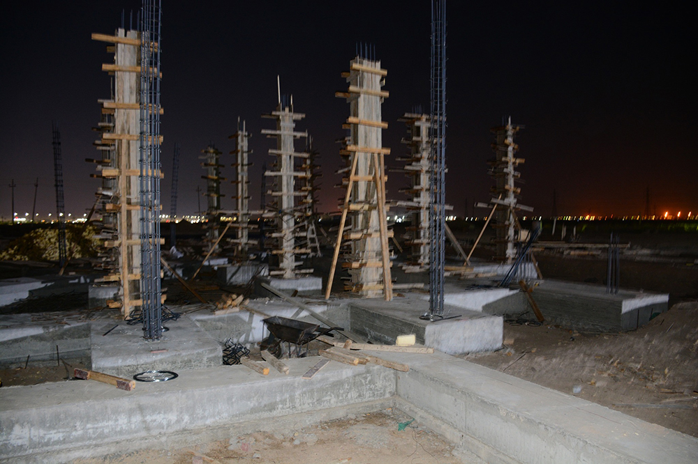 Director General Of Al-Fao General Engineering Company Follows Up At Night The Company's Projects In Basra Governorate