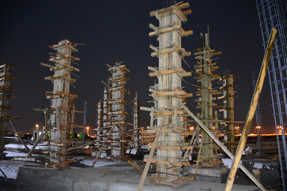 Director General Of Al-Fao General Engineering Company Follows Up At Night The Company's Projects In Basra Governorate