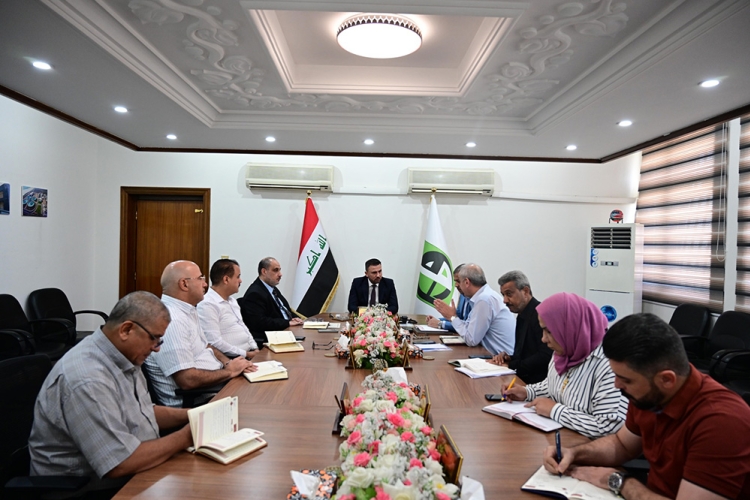 Meeting of the General Manager with the Assistant and the heads of departments in the company