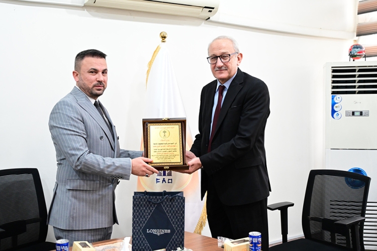 The Director General honors Mr. Zahid for his retirement