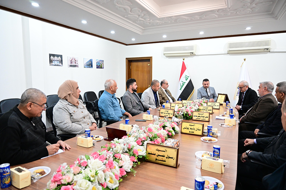 المدير العام يكرم الاستاذ زاهد لاحالته على التقاعد