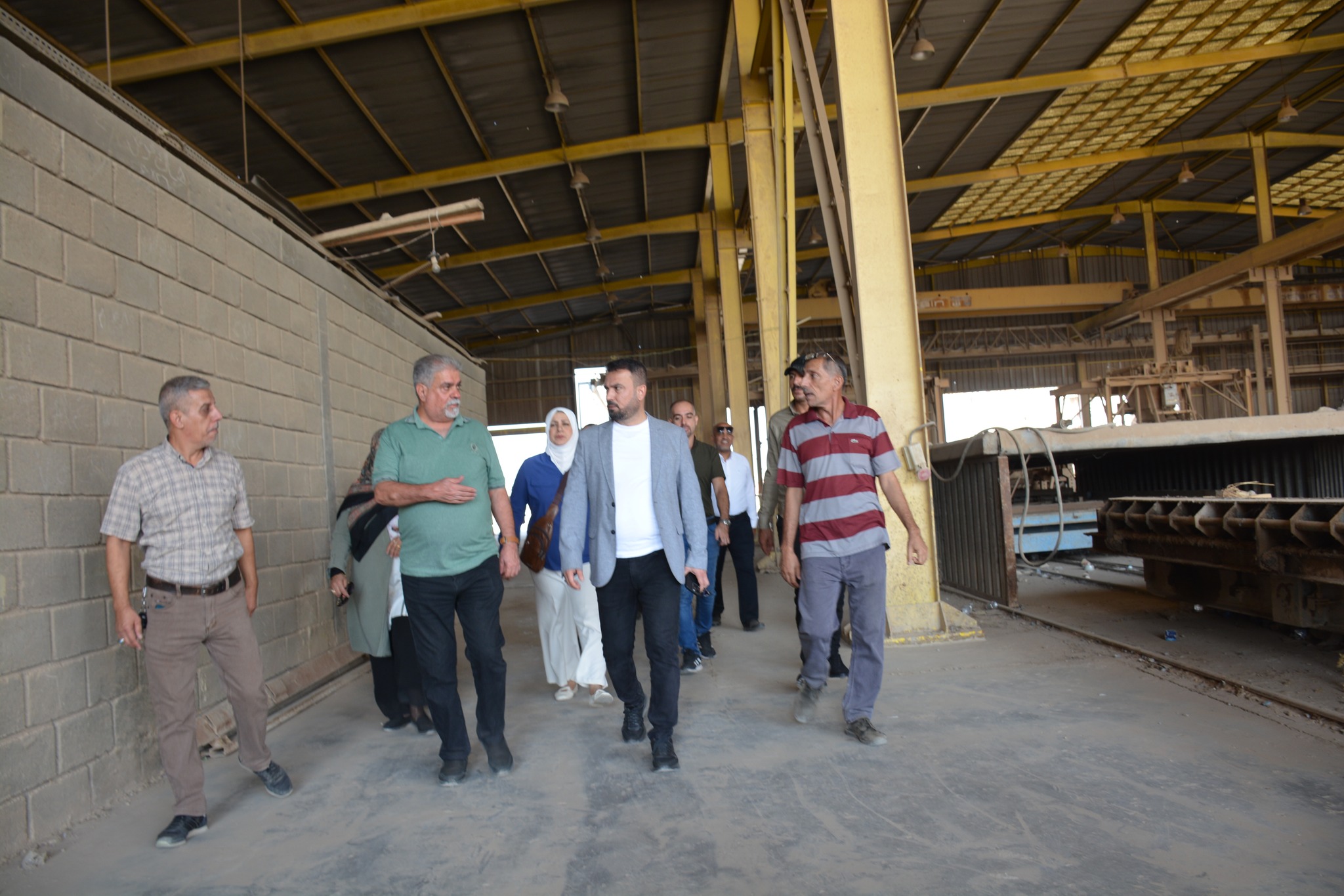 The Director General of Al-Fao General Engineering Company takes a field tour of the prefabricated construction factory and warehouses in Al-Taji, Baghdad