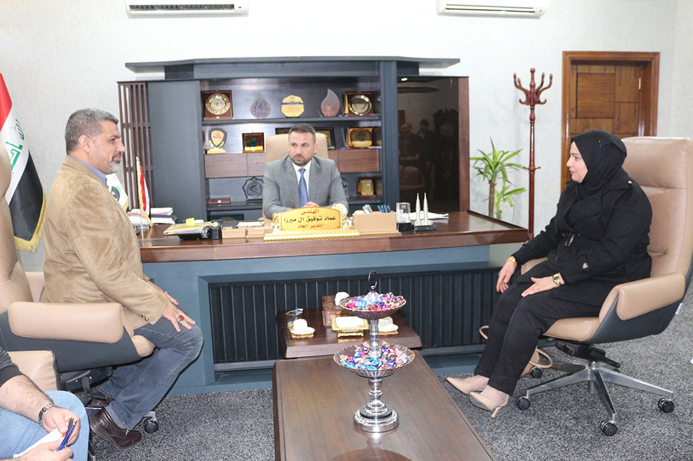 The Director General with the Head of the Citizens Affairs Department at the Ministry