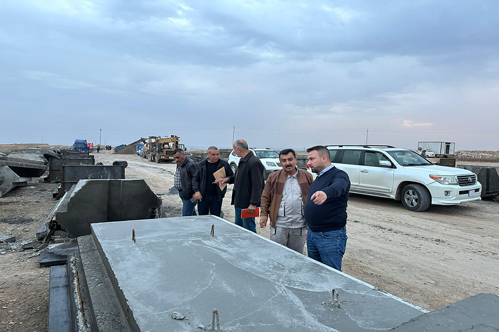 A project to establish a concrete security fence (T-wall) on the Iraqi-Syrian border strip